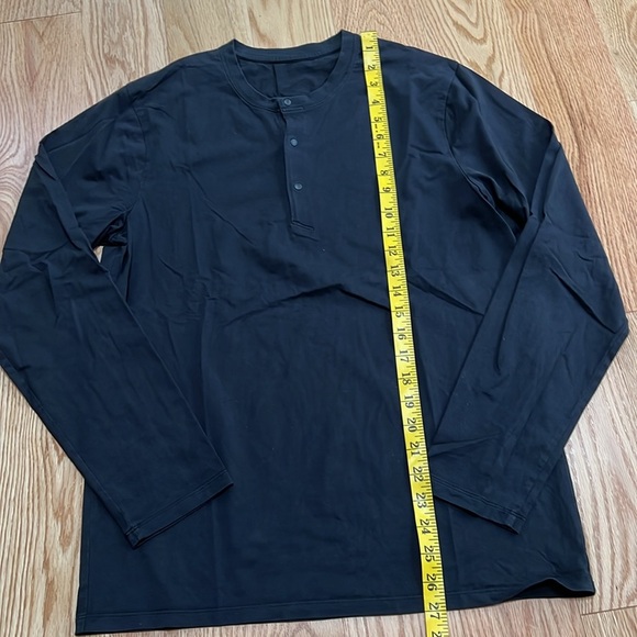 Lululemon men’s small black fundamental long sleeve tee. - Picture 4 of 11